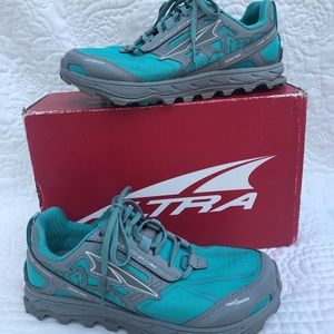 NWB Altra Lone Peak trail running shoes sz7